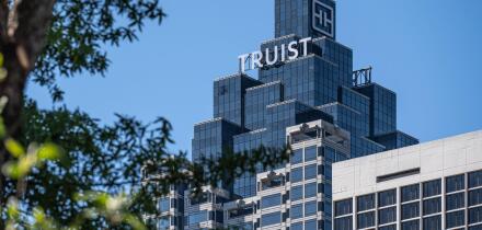 Truist Plaza, designed by John C. Portman, Jr., in downtown Atlanta, Georgia. (USA)