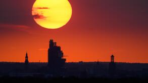 Hanover, Germany. 08th Aug, 2019. The sun sets behind the skyline of Hannover with the main building of the NordLB (M). Credit: Christophe Gateau/dpa/Alamy Live News