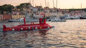 Semi-submarine leaving marina