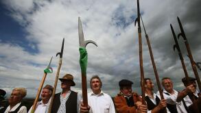 Irish rebels prepare for battle during the Vinegar Hill Battle Re-enactment at Enniscorthy, Co Wexford, Ireland.