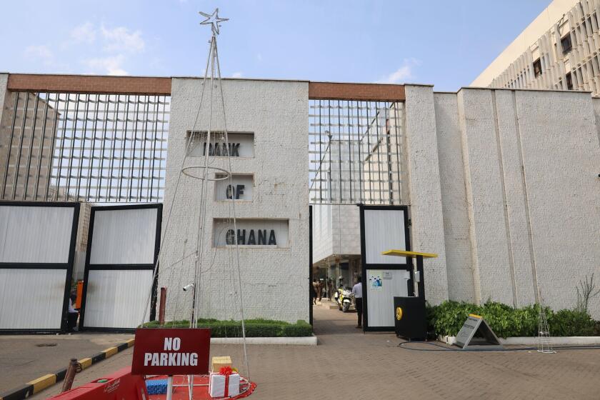 221221 -- ACCRA, Dec. 21, 2022 -- This photo taken on Dec. 20, 2022 shows the entrance of the Bank of Ghana in Accra, Ghana. Ghana has suspended the servicing of most of its external debts amid a worsening economic crisis, said the Ministry of Finance on