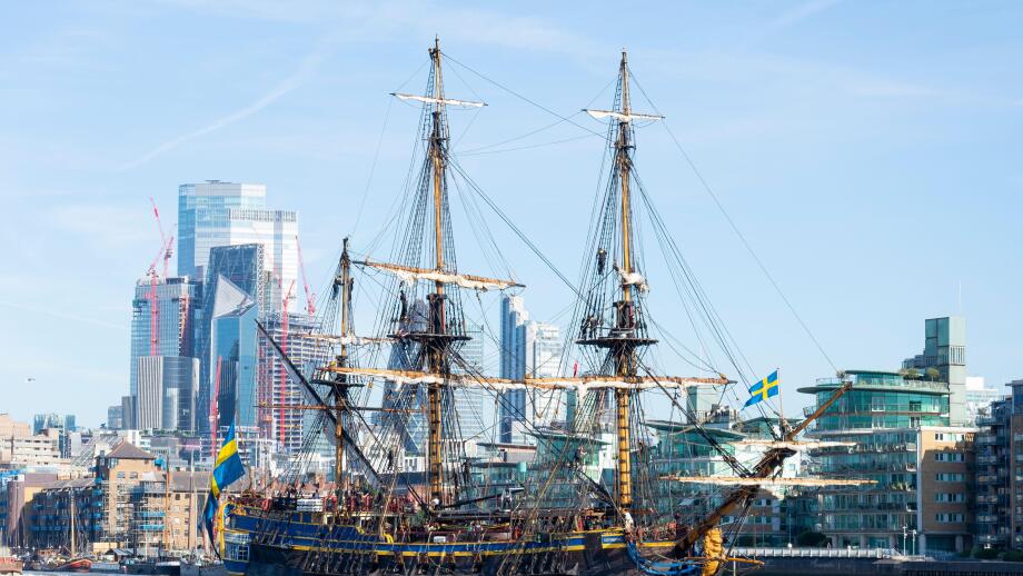 Gotheborg of Sweden, a sailing replica of the Swedish East Indiaman Gotheborg I, visiting London, UK. London city skyline, financial district