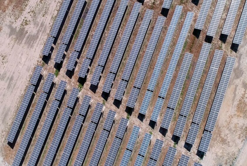 Solar panels in desert from Alamy, 10Oct23 575x375