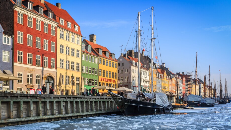 Nyhavn noted for it s colorful houses with many restaurants and bars, Copenhagen, Denmark