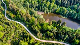 Germany, Baden-Wuerttemberg, Schurwald, Aerial view of road at Herrenbach reservoir