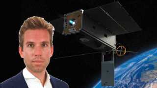 Roel Jansen with Hiber sat.jpg