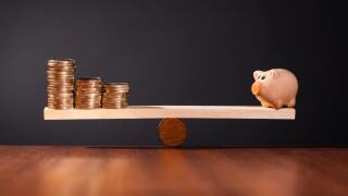 Piggy bank and money balanced HiRes 575 
