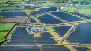 Solar farm IE from alamy 18 fev 25.jpg