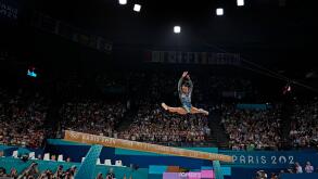 Simone Biles of the United States competes on the balance beam during a women's artistic gymnastics qualification round at the 2024 Summer Olympics, Sunday, July 28, 2024, in Paris, France. (AP Photo/Charlie Riedel)