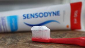 The American pharmaceutical company Pfizer has decided to sell its share in the consumer health care company Haleon, which is co-owned with the British GSK, in connection with a stock exchange listing planned for 18 July. Haleon owns brands such as the pa