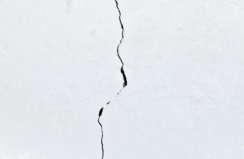 Crack_Alamy_525x375_05March21
