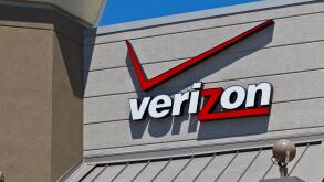 Indianapolis - Circa May 2016: Verizon Wireless Retail Location IV