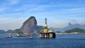 Oil rig of the Brazilian oil company Petrobras passing Sugarloaf Mountain, Bahia de Guanabara Bay, Rio de Janeiro, Brazil