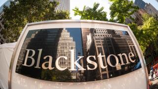 The "tombstone" outside of 345 Park Avenue in New York announces that it is the NY headquarters of the Blackstone financial services firm, seen on Saturday, August 19, 2017. Blackstone is one of the world's largest private equity investment firms. (© Rich