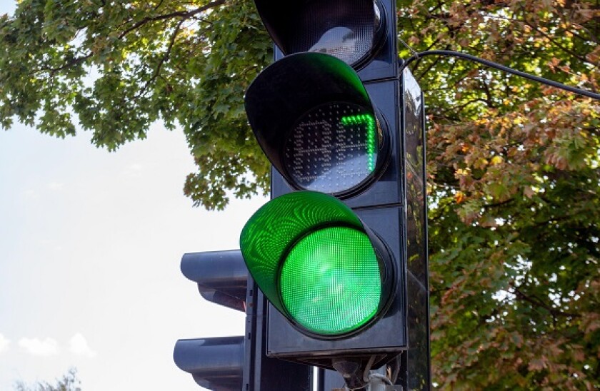 Seven_number_green_light_Alamy_575x375_150421