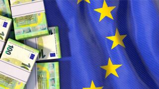 EU flag euro notes_25Apr23_alamy