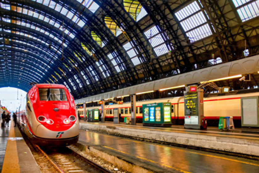 Train Milano railway station.png