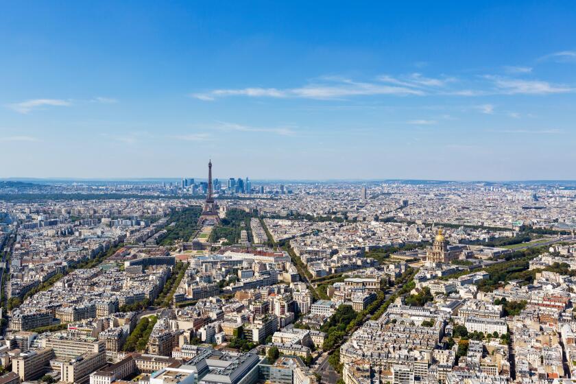 Paris skyline_alamy_20Sep22