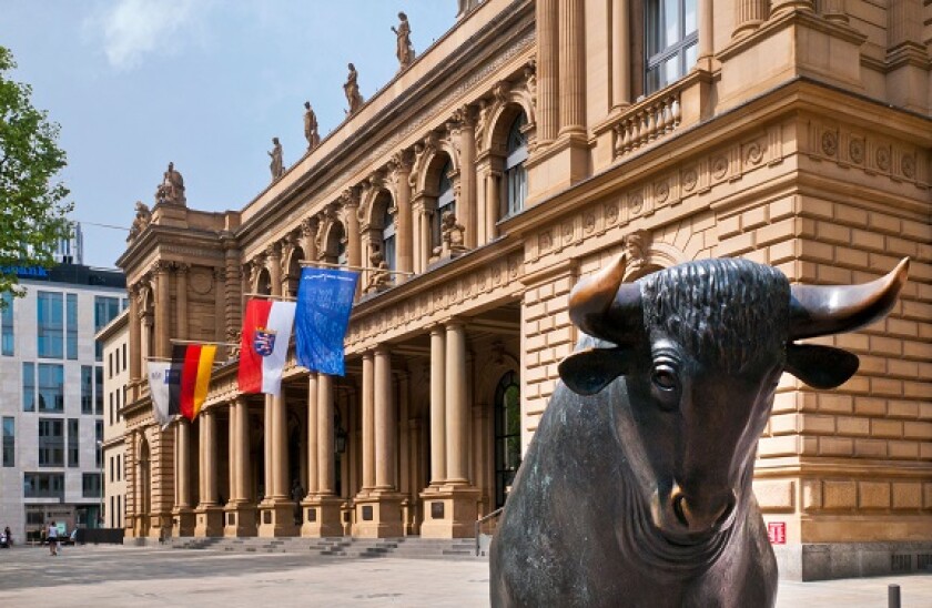 Statue of a bull outside the Frankfurt Stock Exchange