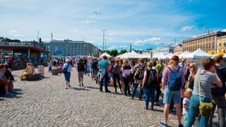 Helsinki summer queue busy_alamy_25Aug22