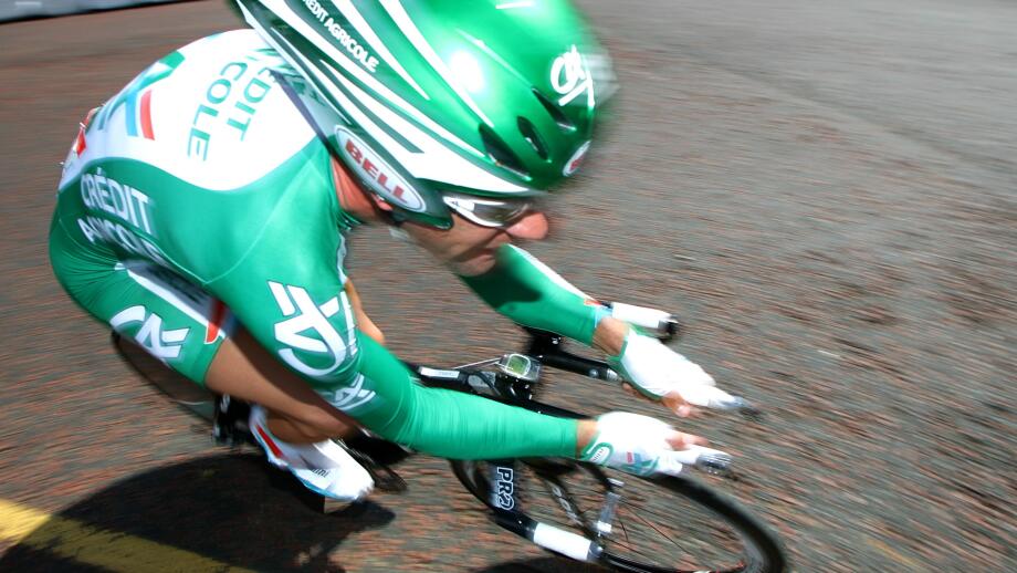 Credit Agricole racing cyclist HiRes 575