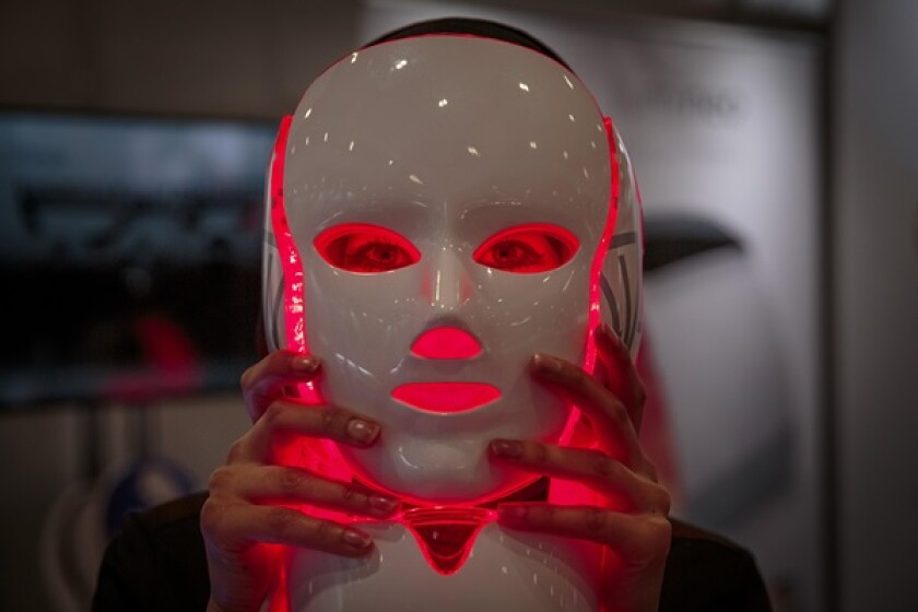 ledmask-alamy-090925.jpg