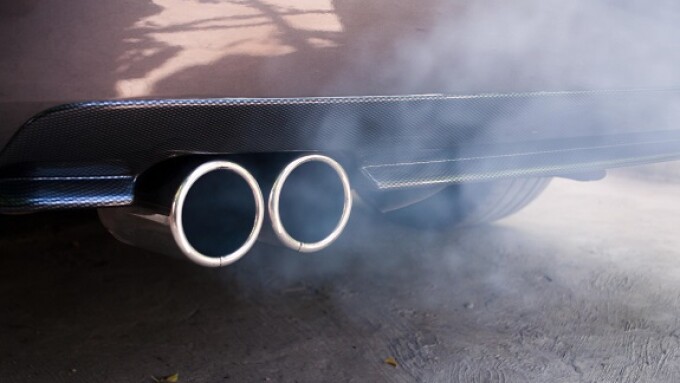 Car exhaust from Alamy 29Sep22 575x375