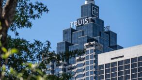 Truist Plaza, designed by John C. Portman, Jr., in downtown Atlanta, Georgia. (USA)