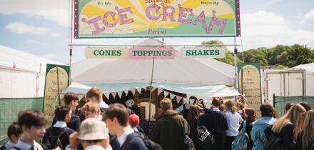 Hay-on-Wye, Wales, UK. 27th May, 2022. General Atmosphere of Hay Festival 2022 in Wales. Credit: Sam Hardwick/Alamy.