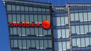 Swedbank sign is seen on the building in Vilnius, Lithuania March 30, 2019. REUTERS/Ints Kalnins