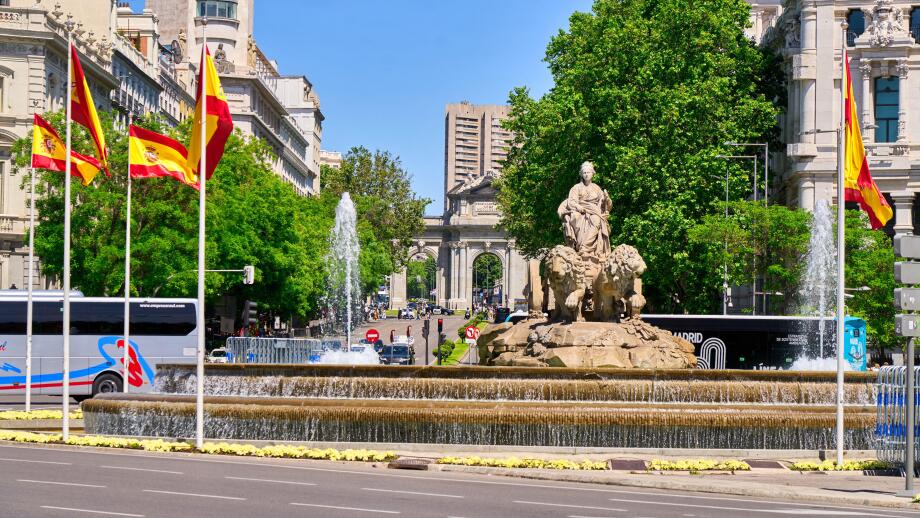 Fuente de Cibeles, Puerta Alcala, Alcala street, Madrid, Spain