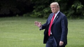 trump_waving_PA_230x150