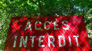 Prohibited area, Fences, Bron, France