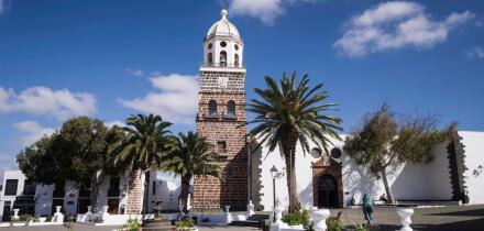 Spain, Canary Islands, Lanzarote: Igesia de Nuestra Senora de Guadalupe (Our Lady of Guadalupe Church), ?Plaza de la Constitucion? square in Teguise