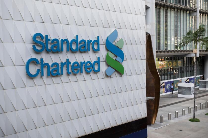 Hong Kong,China:29 Jun,2020.
The Standard Chartered Bank HQ (L) beside the HSBC Main Building, headquarters of The Hong Kong and Shanghai Banking Co