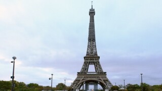 Paris_deserted_lockdown_covid_PA_575x375_Oct30