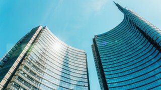 UniCreditBuilding_Adobe_575x375