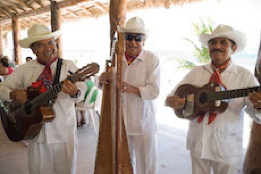 Mexico, music, LatAm, trio, troubador