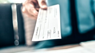 cheque-AdobeStock_435955237.jpg
