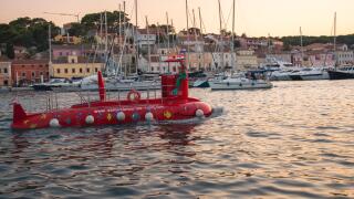 Semi-submarine leaving marina