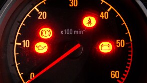 CAR WARNING LIGHTS IN ILLUMINATED DASHBOARD DIAL RE MOTORING SERVICING COSTS REPAIRS ENGINE MAINTENANCE MECHANICS BREAKDOWNS.UK