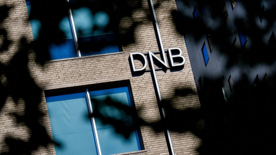 Oslo 20240910. The logo of the Norwegian Bank DNB outside head offices in Bjorvika. Today it became known that DNB will cut staff, and the bank announces that 500 positions will be cut.
Photo: Fredrik Varfjell / NTB