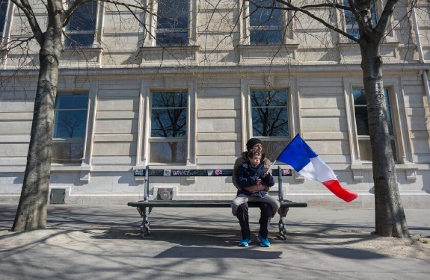 France_flag_lockdown_PA_575x375_200420